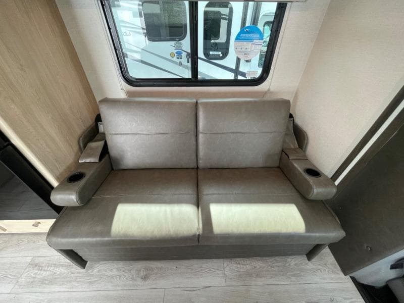 2026 Coachmen 2026 Coachmen Leprechaun - thumbnail 32