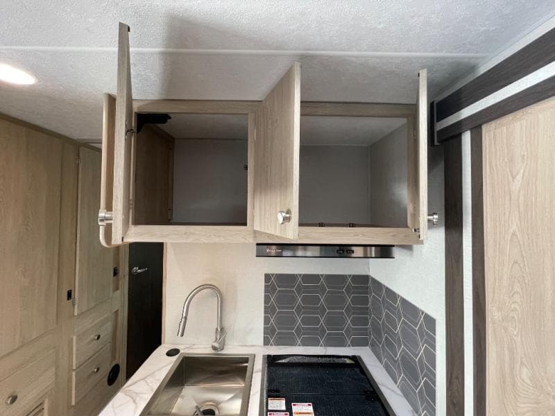 2026 Coachmen 2026 Coachmen Leprechaun - thumbnail 35