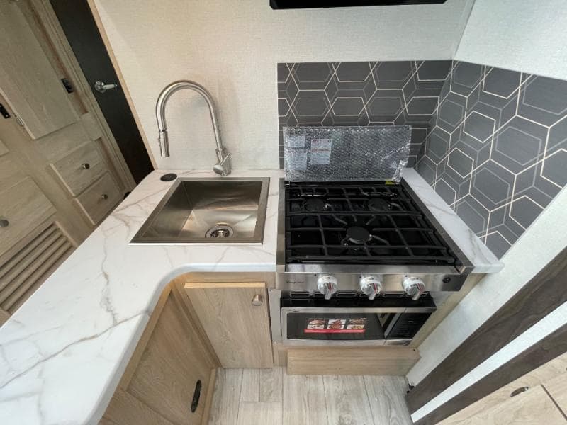 2026 Coachmen 2026 Coachmen Leprechaun - thumbnail 36