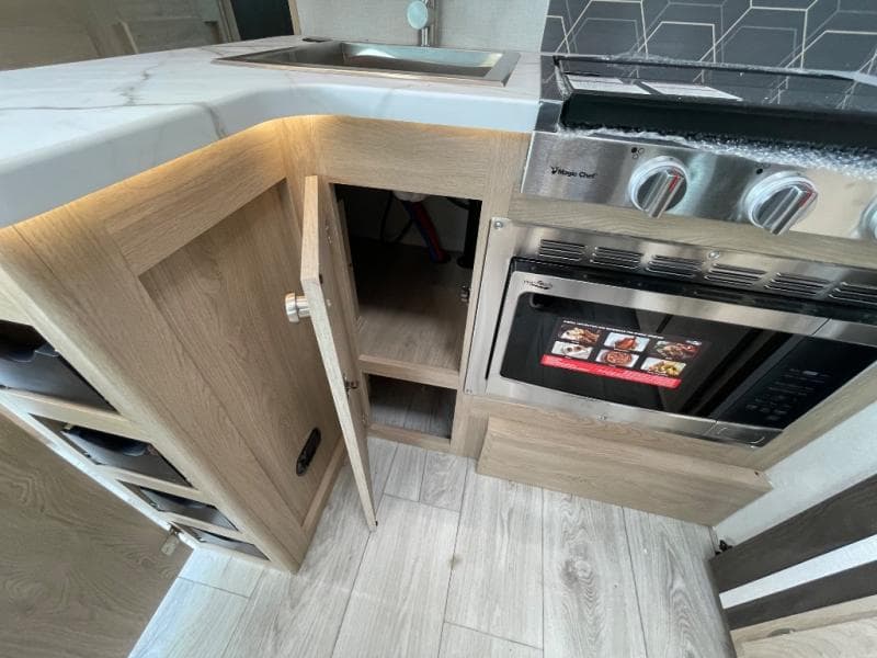 2026 Coachmen 2026 Coachmen Leprechaun - thumbnail 38