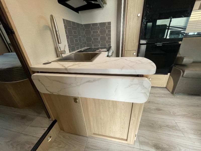 2026 Coachmen 2026 Coachmen Leprechaun - thumbnail 40