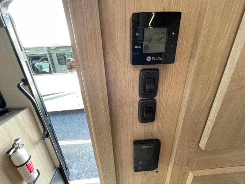 2026 Coachmen 2026 Coachmen Leprechaun - thumbnail 42