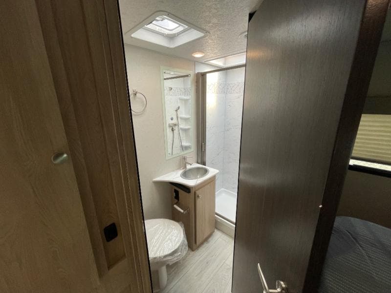 2026 Coachmen 2026 Coachmen Leprechaun - thumbnail 51