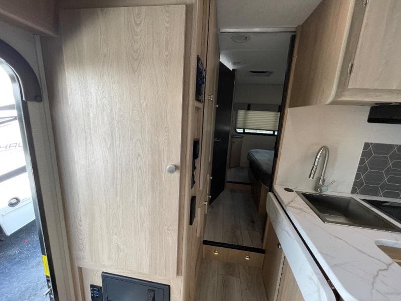 2026 Coachmen 2026 Coachmen Leprechaun - thumbnail 58