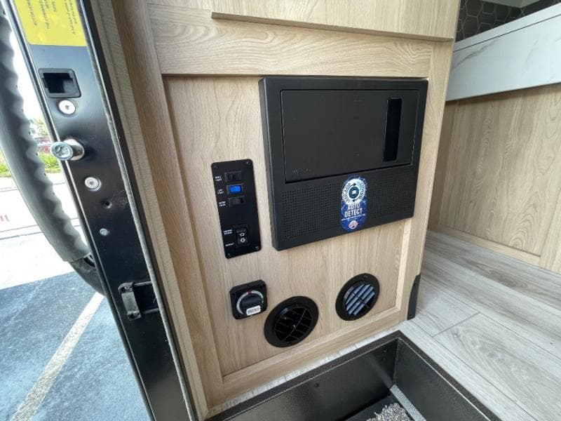 2026 Coachmen 2026 Coachmen Leprechaun - thumbnail 62