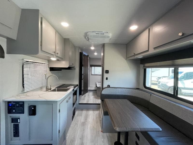 2026 Coachmen 2026 Coachmen Freelander - thumbnail 9