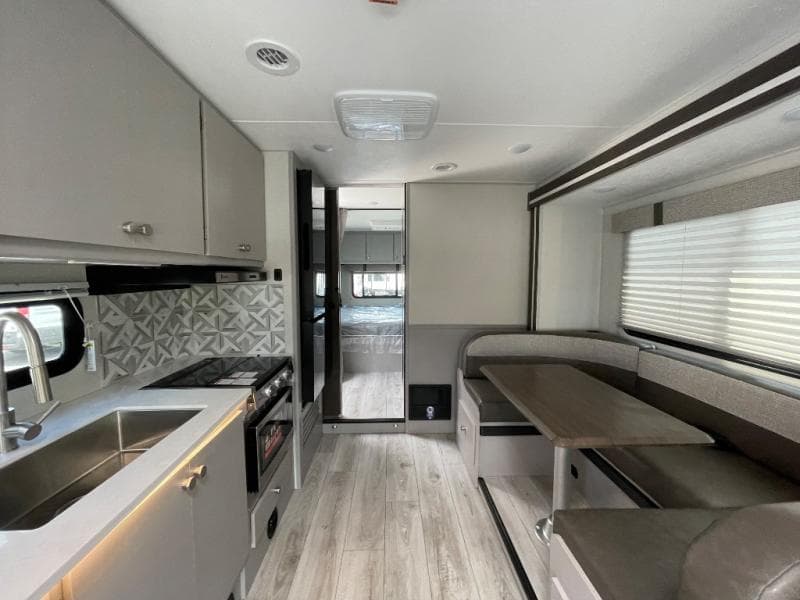 2026 Coachmen 2026 Coachmen Freelander - thumbnail 13