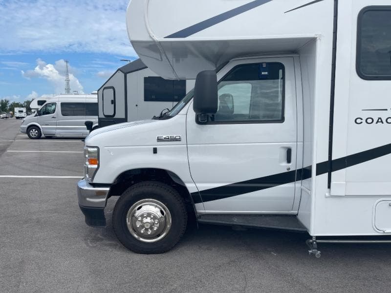 2026 Coachmen 2026 Coachmen Freelander - thumbnail 5