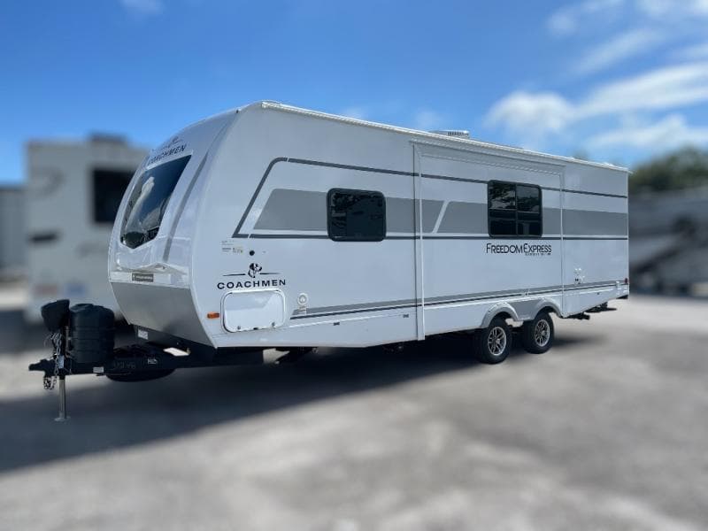 2026 Coachmen 2026 Coachmen Freedom Express Ultra Lite - thumbnail 4