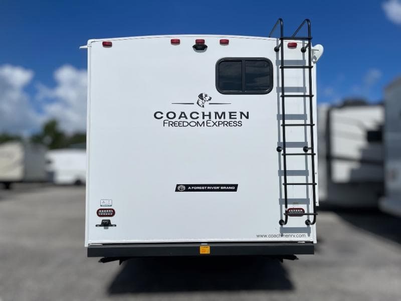 2026 Coachmen 2026 Coachmen Freedom Express Ultra Lite - thumbnail 5