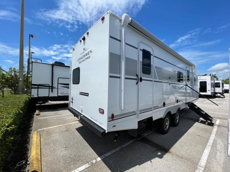 2026 Coachmen 2026 Coachmen Freedom Express - thumbnail 7
