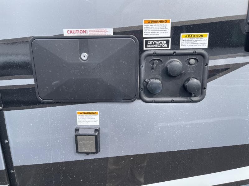 2026 Coachmen 2026 Coachmen Leprechaun - thumbnail 21