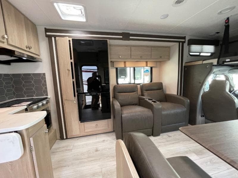 2026 Coachmen 2026 Coachmen Leprechaun - thumbnail 29