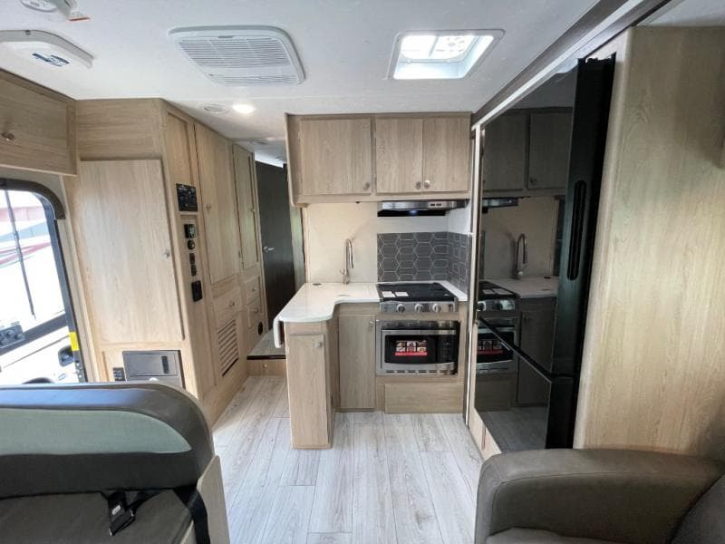 2026 Coachmen 2026 Coachmen Leprechaun - thumbnail 30