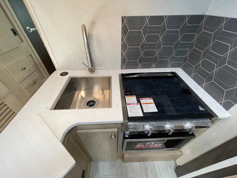 2026 Coachmen 2026 Coachmen Leprechaun - thumbnail 32