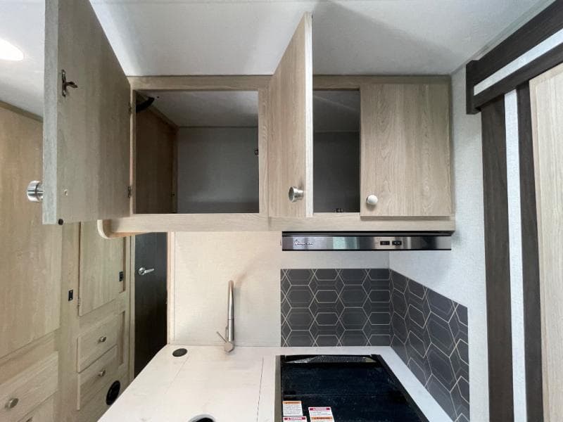 2026 Coachmen 2026 Coachmen Leprechaun - thumbnail 33