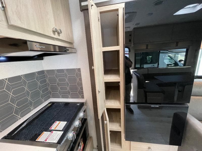 2026 Coachmen 2026 Coachmen Leprechaun - thumbnail 35