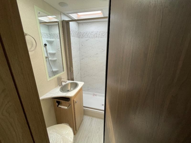 2026 Coachmen 2026 Coachmen Leprechaun - thumbnail 42