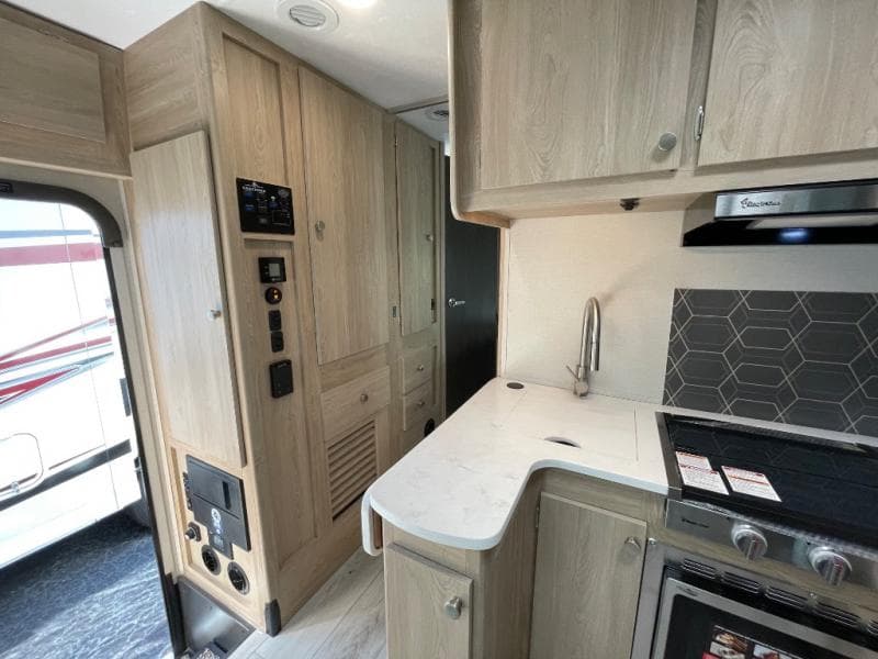 2026 Coachmen 2026 Coachmen Leprechaun - thumbnail 45