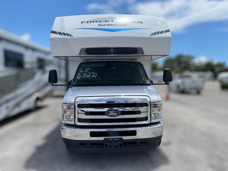 2026 Forest River 2026 Forest River Sunseeker - thumbnail 3