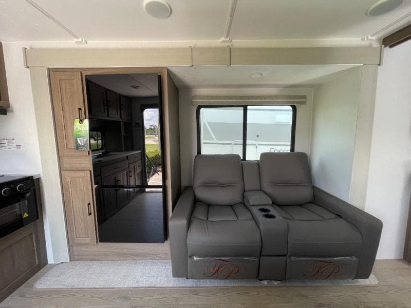 2026 Coachmen 2026 Coachmen Freedom Express Ultra Lite - thumbnail 10