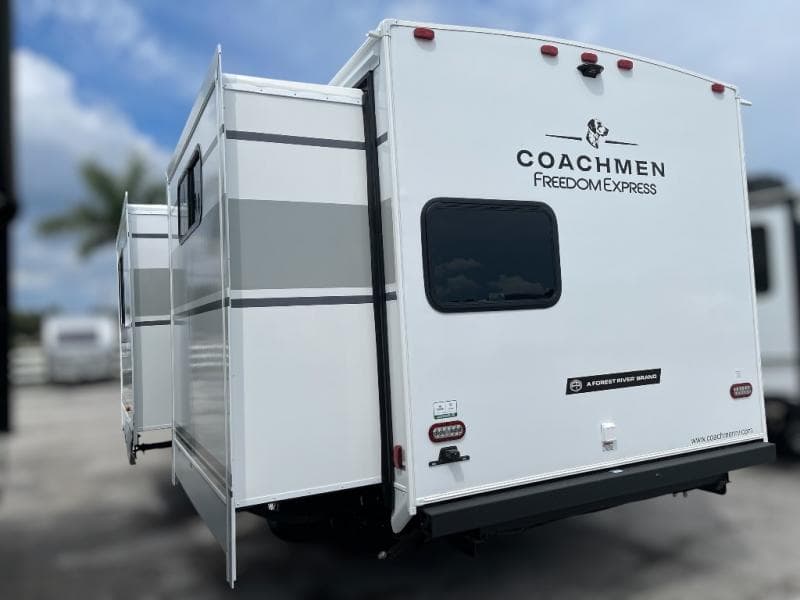 2026 Coachmen 2026 Coachmen Freedom Express - thumbnail 5