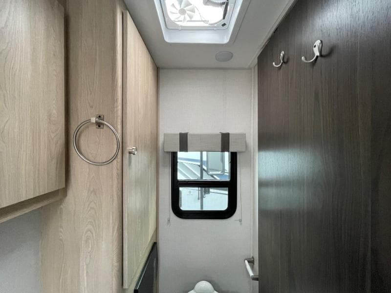 2026 Coachmen 2026 Coachmen Leprechaun - thumbnail 17