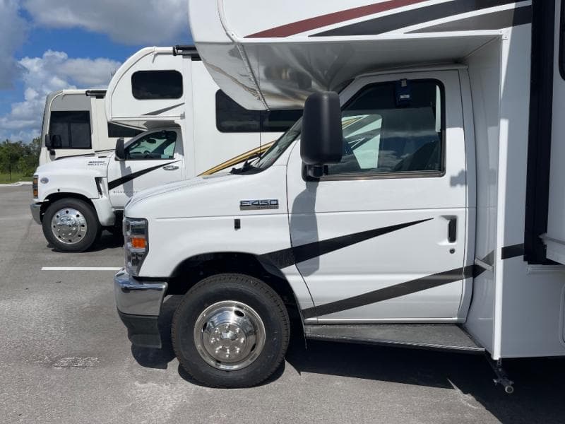 2026 Coachmen 2026 Coachmen Leprechaun - thumbnail 5