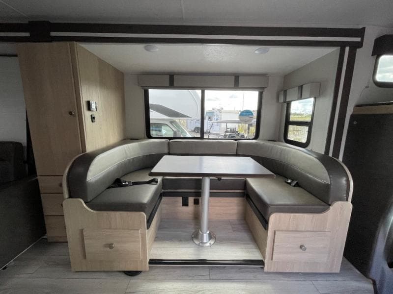 2026 Coachmen 2026 Coachmen Leprechaun - thumbnail 10