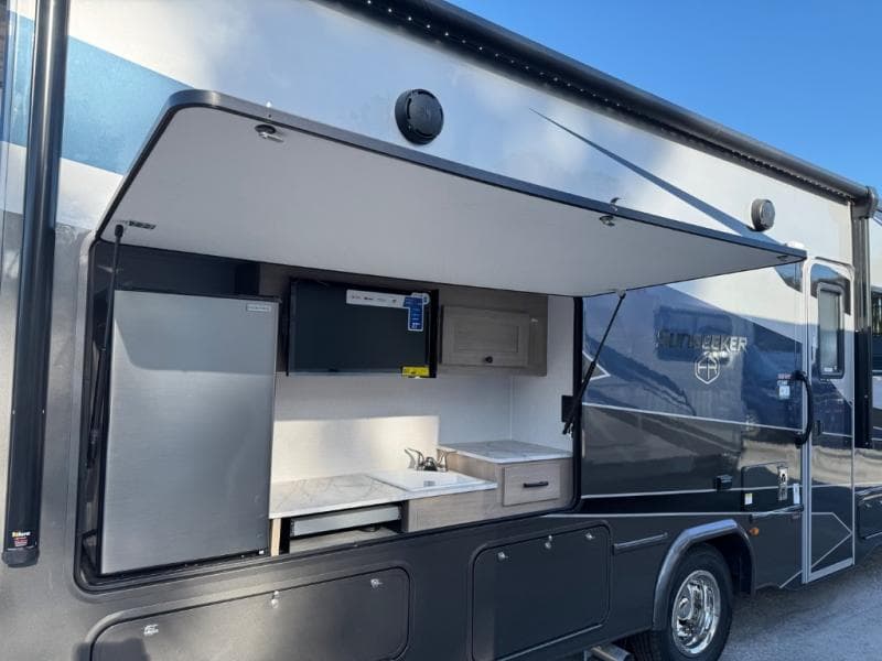 2026 Forest River 2026 Forest River Sunseeker Classic - thumbnail 6