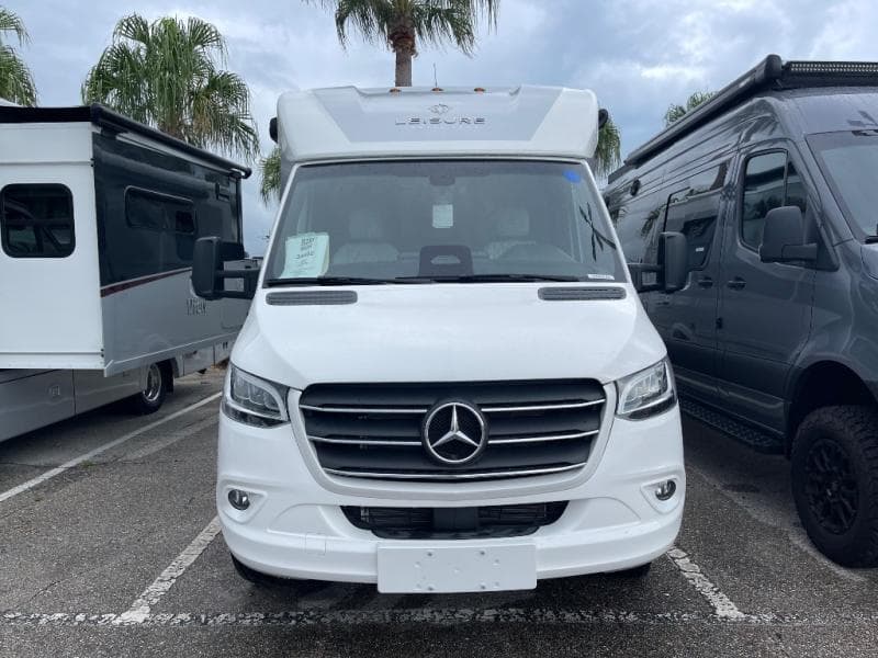 2025 Leisure Travel Vans 2025 Leisure Travel Vans Unity - thumbnail 3