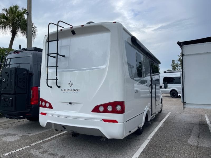 2025 Leisure Travel Vans 2025 Leisure Travel Vans Unity - thumbnail 7