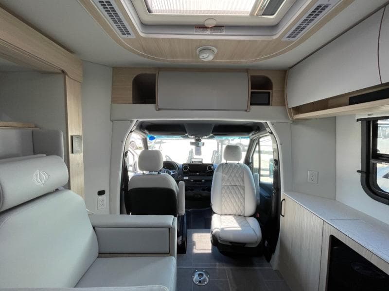 2025 Leisure Travel Vans 2025 Leisure Travel Vans Unity - thumbnail 8