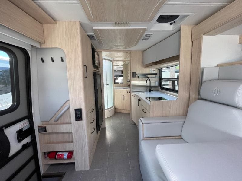 2025 Leisure Travel Vans 2025 Leisure Travel Vans Unity - thumbnail 11