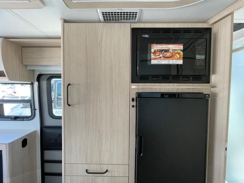 2025 Leisure Travel Vans 2025 Leisure Travel Vans Unity - thumbnail 14