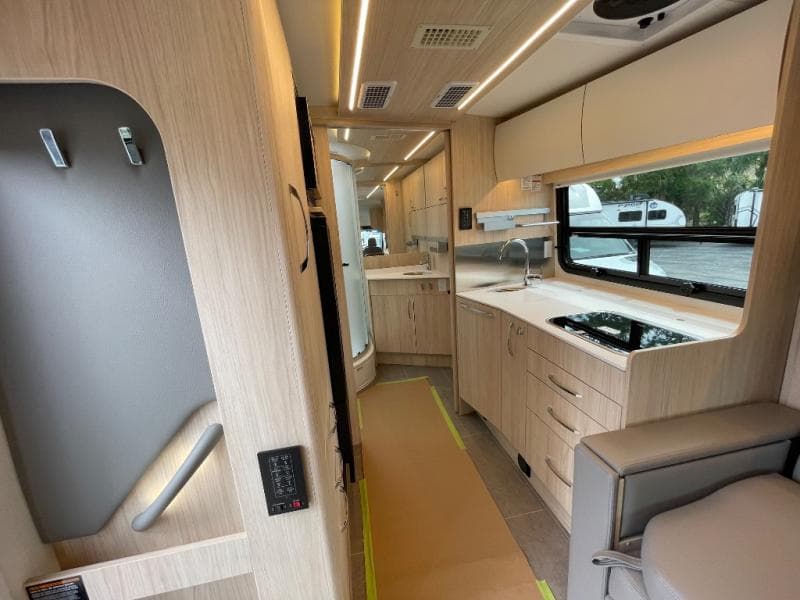 2025 Leisure Travel Vans 2025 Leisure Travel Vans Wonder - thumbnail 27