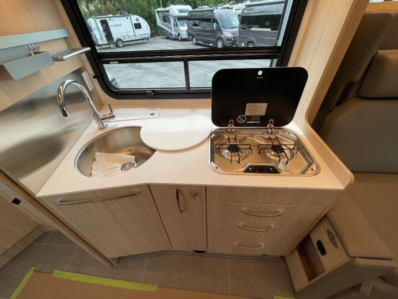 2025 Leisure Travel Vans 2025 Leisure Travel Vans Wonder - thumbnail 39