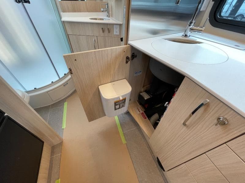 2025 Leisure Travel Vans 2025 Leisure Travel Vans Wonder - thumbnail 40