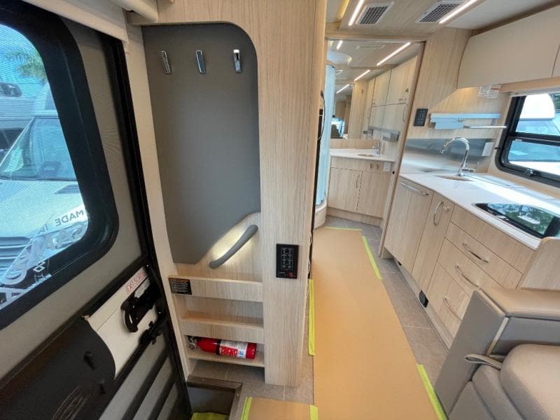 2025 Leisure Travel Vans 2025 Leisure Travel Vans Wonder - thumbnail 58