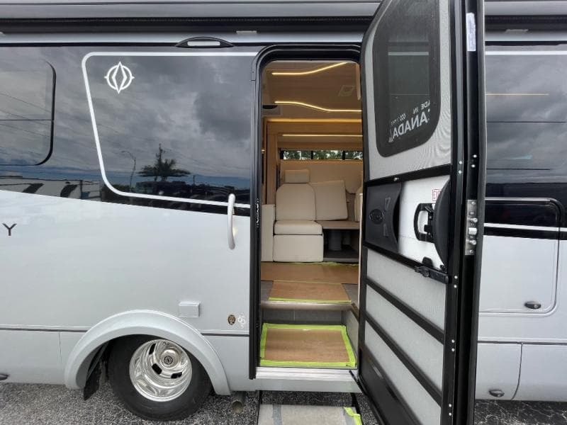 2025 Leisure Travel Vans 2025 Leisure Travel Vans Unity - thumbnail 22