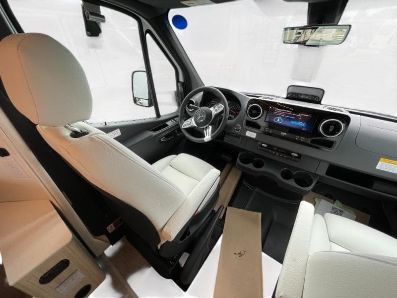 2025 Leisure Travel Vans 2025 Leisure Travel Vans Unity - thumbnail 26