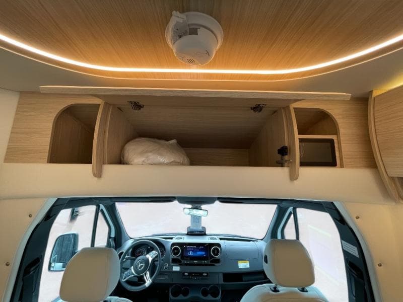 2025 Leisure Travel Vans 2025 Leisure Travel Vans Unity - thumbnail 27