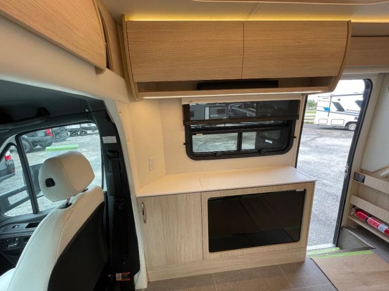 2025 Leisure Travel Vans 2025 Leisure Travel Vans Unity - thumbnail 29