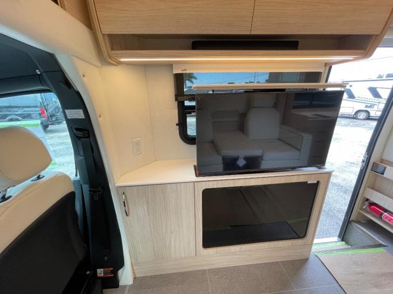 2025 Leisure Travel Vans 2025 Leisure Travel Vans Unity - thumbnail 30