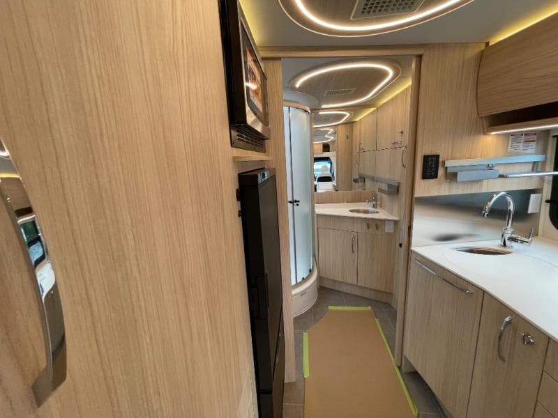 2025 Leisure Travel Vans 2025 Leisure Travel Vans Unity - thumbnail 33