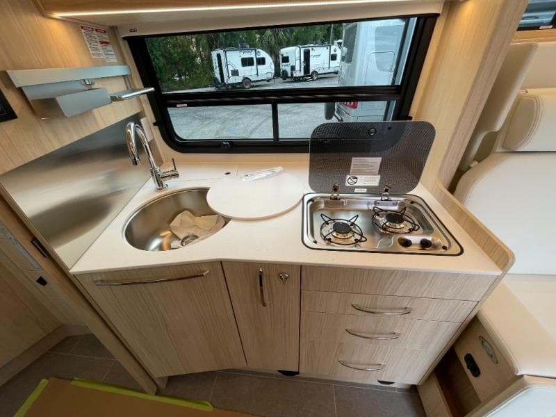 2025 Leisure Travel Vans 2025 Leisure Travel Vans Unity - thumbnail 35