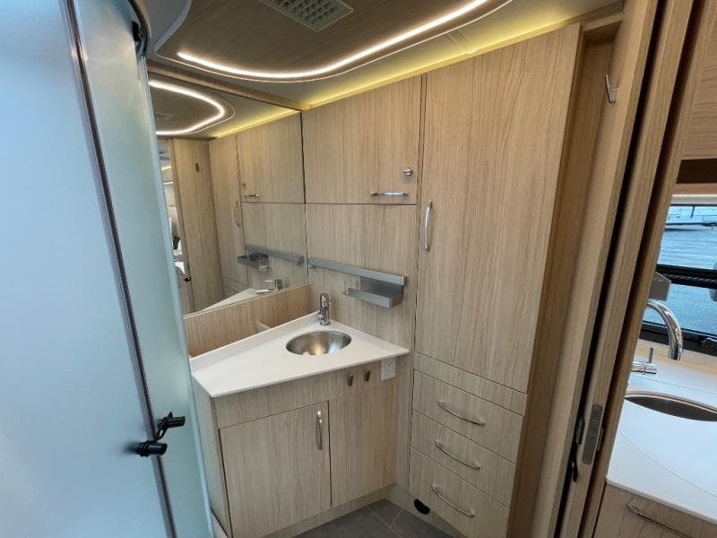 2025 Leisure Travel Vans 2025 Leisure Travel Vans Unity - thumbnail 47