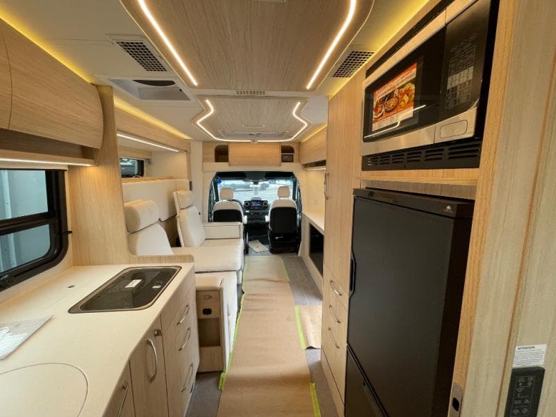 2025 Leisure Travel Vans 2025 Leisure Travel Vans Unity - thumbnail 52