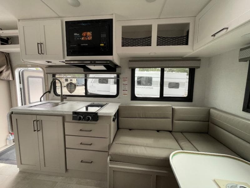 2026 Thor Motor Coach 2026 Thor Motor Coach Chateau - thumbnail 26