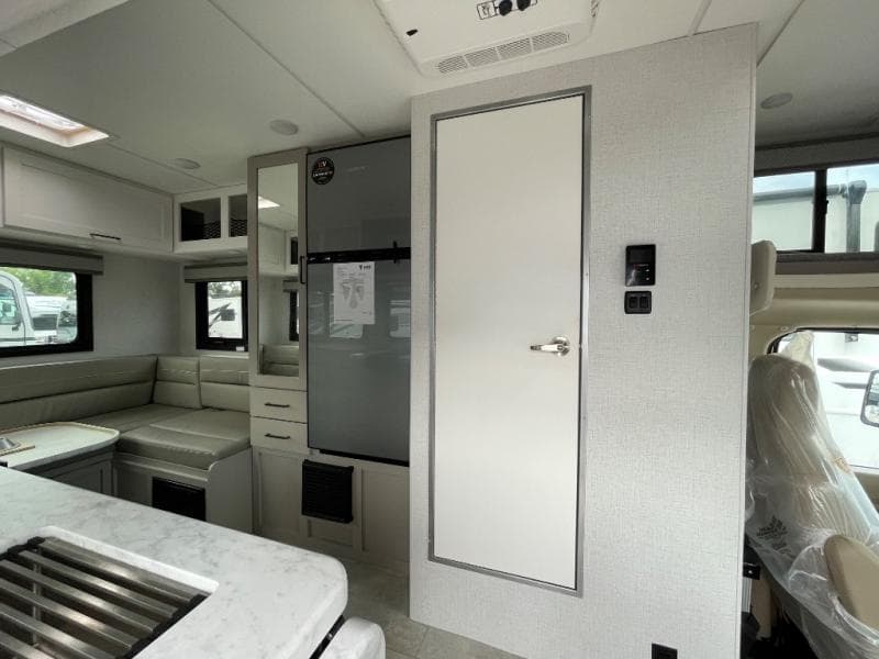 2026 Thor Motor Coach 2026 Thor Motor Coach Chateau - thumbnail 27